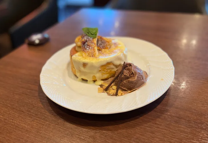期間限定 星乃珈琲店の バナナカスタードブリュレのスフレパンケーキ チョコアイス添え 実食ブログ かまやきブログ